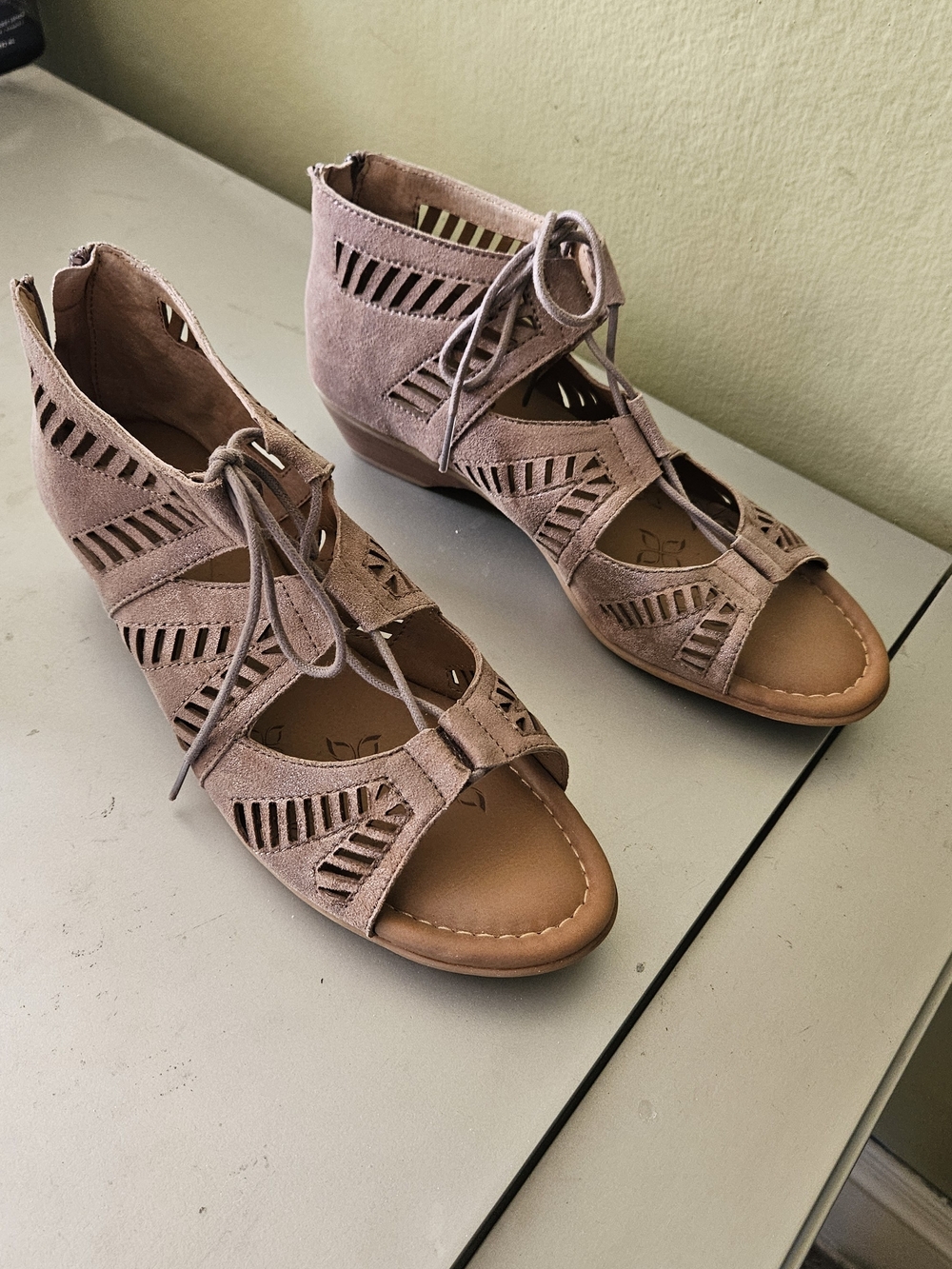 Lace-Up Cutout Womens Sandals — Tan